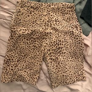 BEYOND YOGA leopard print bike short - size L